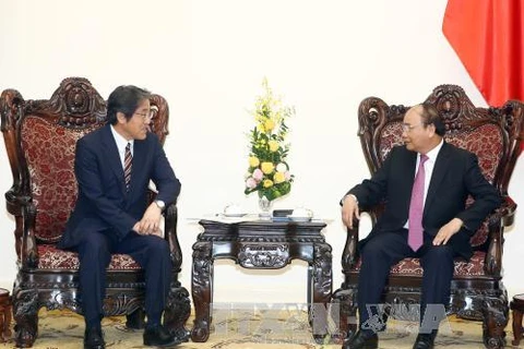 政府总理阮春福会见日本驻越大使梅田邦夫。（图片来源：越通社）