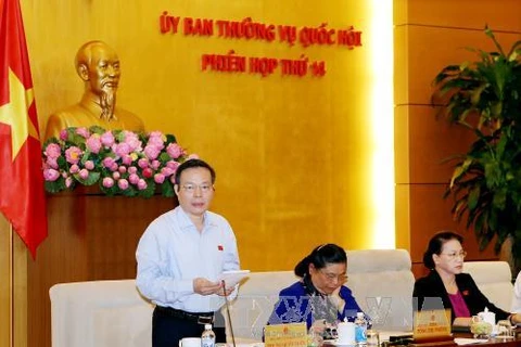 国会副主席冯国显在会上发表讲话。（图片来源：越通社）