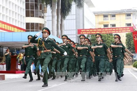 越南政府副总理武德儋9月14日出席越南国防部军事技术学校2017-2018年开学典礼。（图片来源：越通社）