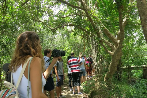泰山岛居民开展生态旅游。