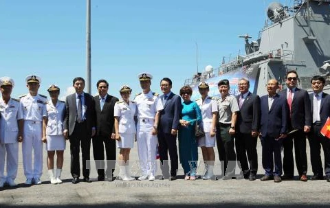 韩国两艘海军舰艇访问岘港市。（图片来源：越通社）