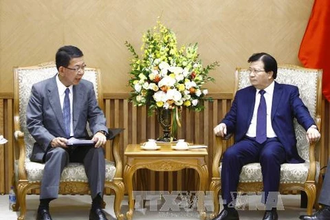 越南政府副总理郑廷勇会见日本三菱公司副总裁吉田良雄。（图片来源：越通社）