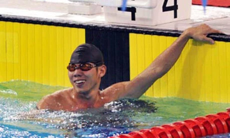 越南游泳运动员。