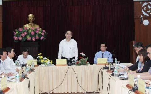 胡志明市市委书记阮善仁9月20日同胡志明市高科技管理委员会和该园区部分企业举行工作会谈。