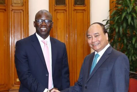 政府总理阮春福会见世界银行驻越南首席代表奥斯曼•迪奥。（图片来源：越通社）