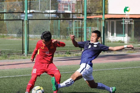 越南U16队（红衣）取得开门红（图：体育报）