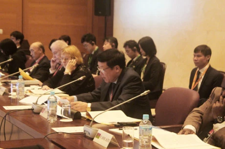 越南最高人民法院院长阮和平在会上发表讲话。