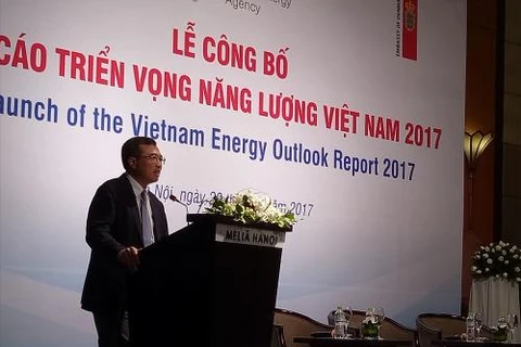 越南工贸部副部长黄国旺在报告发布会上发表讲话。（图片来源：越通社）