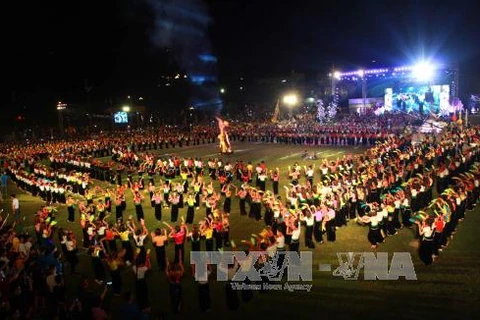 2017年安沛省芒炉文化旅游周开幕式上的表演节目。