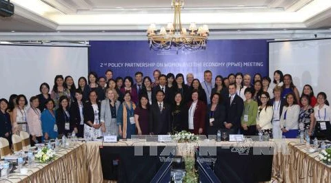 参加第二次APEC妇女与经济政策伙伴会议的代表。