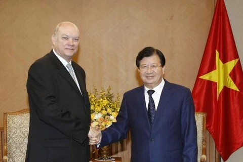 越南政府副总理郑廷勇与古巴外贸外资部部长罗德里戈·马尔米耶卡·迪亚斯。（图片来源：越通社）