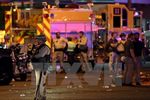 美国警方在拉斯维加斯市枪击事件进行调查。（图片来源：AFP）