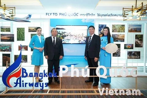 越南驻泰国大使阮海鹏出席开通仪式。
