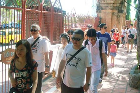 附图：中国游客赴越南芽庄旅游。（图片来源：越通社）