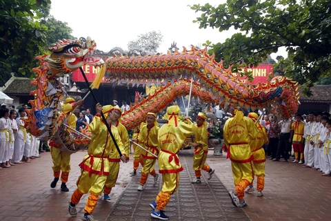 2017年陈祠传统庙会上的龙舞表演。