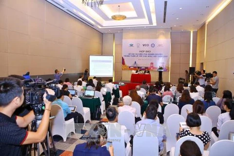 越南工商会主席、APEC工商领导人峰会主席武进禄在​发布会上发表讲话。（图片来源：越通社）