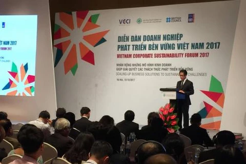 越南工商会主席武进录在论坛上发表讲话。（图片来源：越通社）