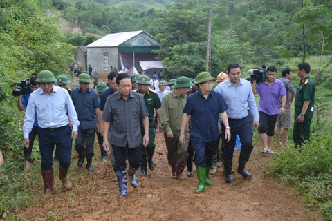 政府副总理郑廷勇赴和平省视察指导山体滑坡抢险救援工作。