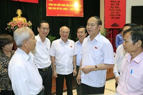 越南国家主席陈大光接待胡志明市选民。