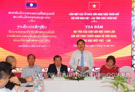 承天顺化省委宣教部部长阮泰山在座谈会上发表讲话。（图片来源：因特网