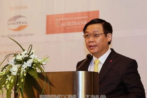 越南政府副总理王廷惠出席论坛并发表讲话。