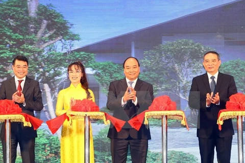 政府总理阮春福出席岘港Ariyana国际会议中心落成典礼。
