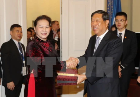 越南国会主席阮氏金银与中国全国人大常委会副委员长张平。