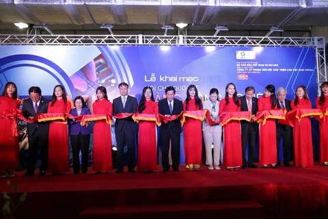 2017年越南国际工业展销会开幕剪彩仪式。（图片来源：越通社） 
