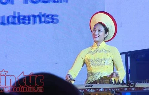 世界青年与学生联欢节：越南做开场表演