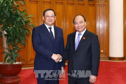 越南政府总理阮春福会见老挝政府副总理宋赛•西潘敦