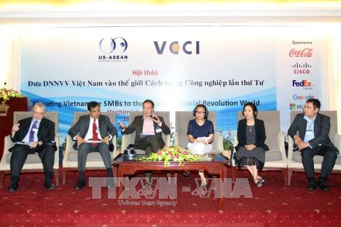 题为“带领越南中小型企业融入工业4.0”研讨会。