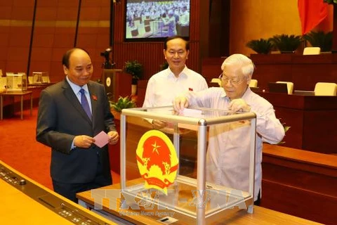 ​越南党与国家领导投票通过交通运输部部长和政府总监察长等职务的任命事宜。（图片来源：越通社）