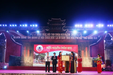 越南太平省神光寺庙会被公认为国家级非物质文化遗产。 