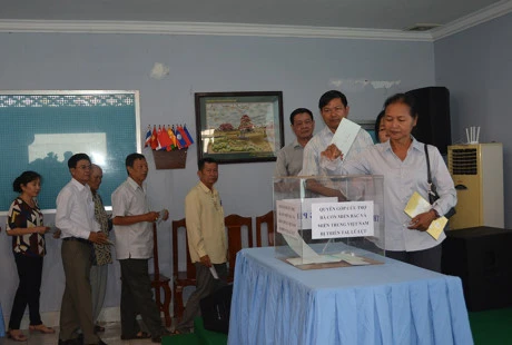 越裔柬埔寨人总会为国内灾民开展赈灾捐款活动。（图片来源：因特网）