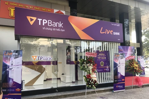 越南各家银行竞赛发展越南电子交易活动