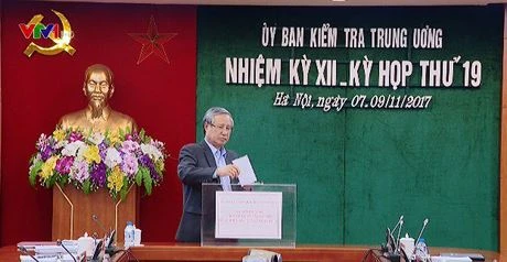 越南各中央机关为受灾民众捐款