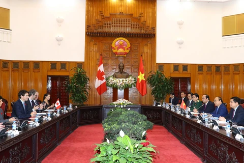越南和加拿大发表关于确立全面伙伴关系的联合声明