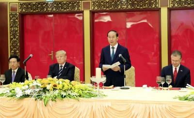 越南国家主席陈大光设宴欢迎美国总统唐纳德·特朗普访越。（图片来源：越通社）