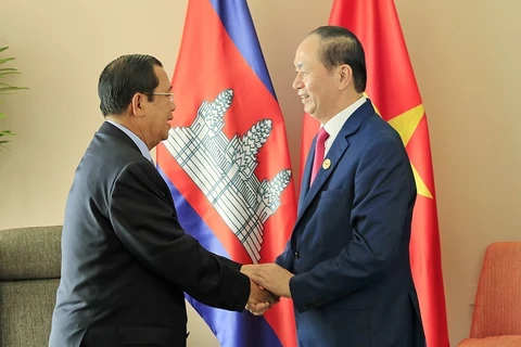 2017 年APEC会议： 越南国家主席陈大光会见柬埔寨首相和韩国总统