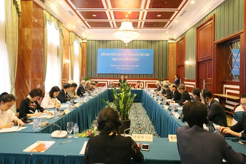 越共中央民运部长张氏梅会见出席越中人民论坛第九次会议代表