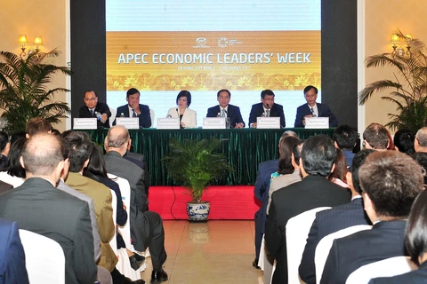 越南向外国驻河内代表处和国际组织通报APEC领导人会议周的结果