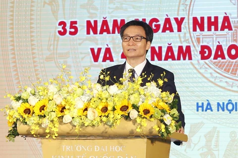 政府副总理武德儋出席国民经济大学的11.20越南教师节35周年纪念典礼