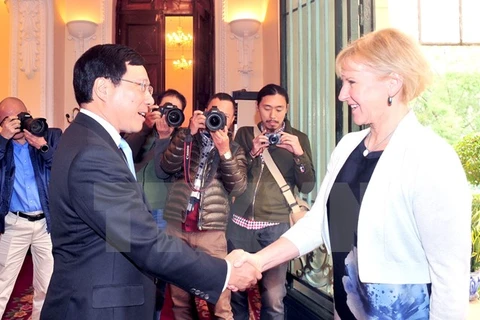 越南政府副总理兼外长范平明与瑞典外交部长玛戈特・瓦尔斯特伦举行会谈