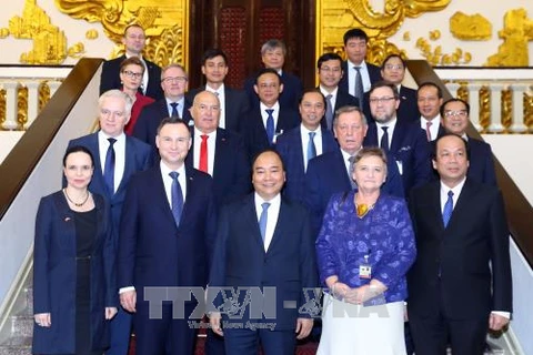 越南政府总理阮春福会见波兰总统杜达