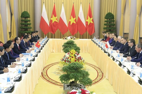 越南国家主席陈大光与波兰总统安杰伊•杜达举行会谈