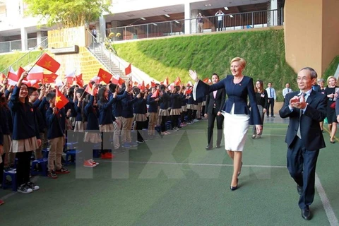 波兰总统安杰伊·杜达夫人探访河内居里夫人学校