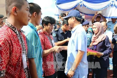 菲律宾总统出席被捕越南渔民和渔船押送交接仪式