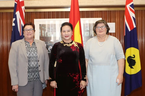 越南国会主席阮氏金银会见西澳大利亚州参议院和众议院领导人