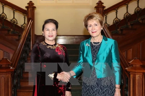 越南国会主席阮氏金银会见西澳大利亚州州长