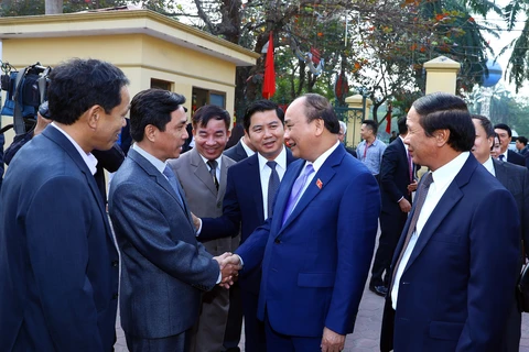 阮春福总理在海防市开展选民接待活动